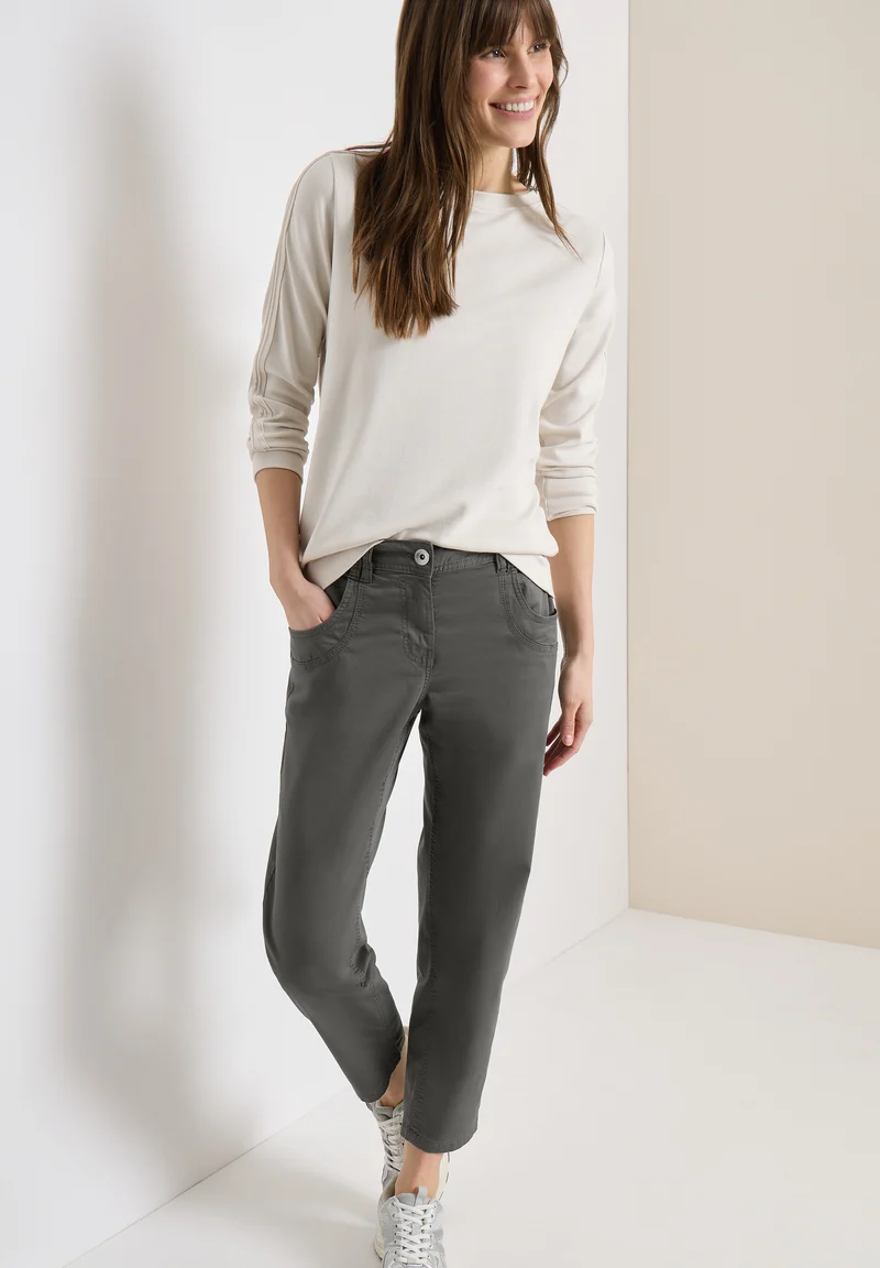 7/8 Mid Waist Slim Leg Hose im Casual Fit