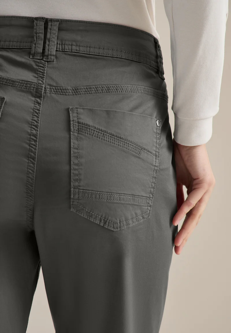 7/8 Mid Waist Slim Leg Hose im Casual Fit