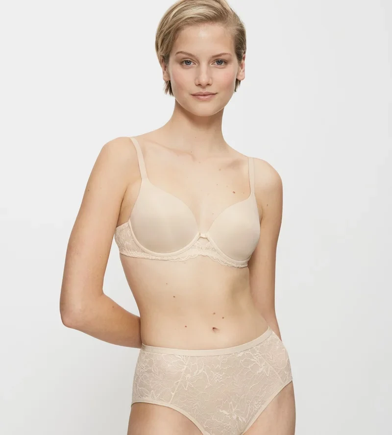 Triumph - Amourette Charm Gepolsterter T-Shirt-BH Creamy Dream