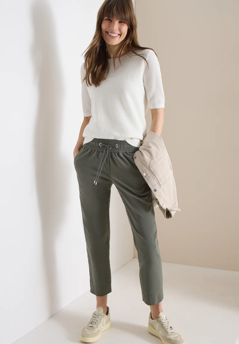 7/8 Mid Waist Slim Leg Hose im Casual Fit