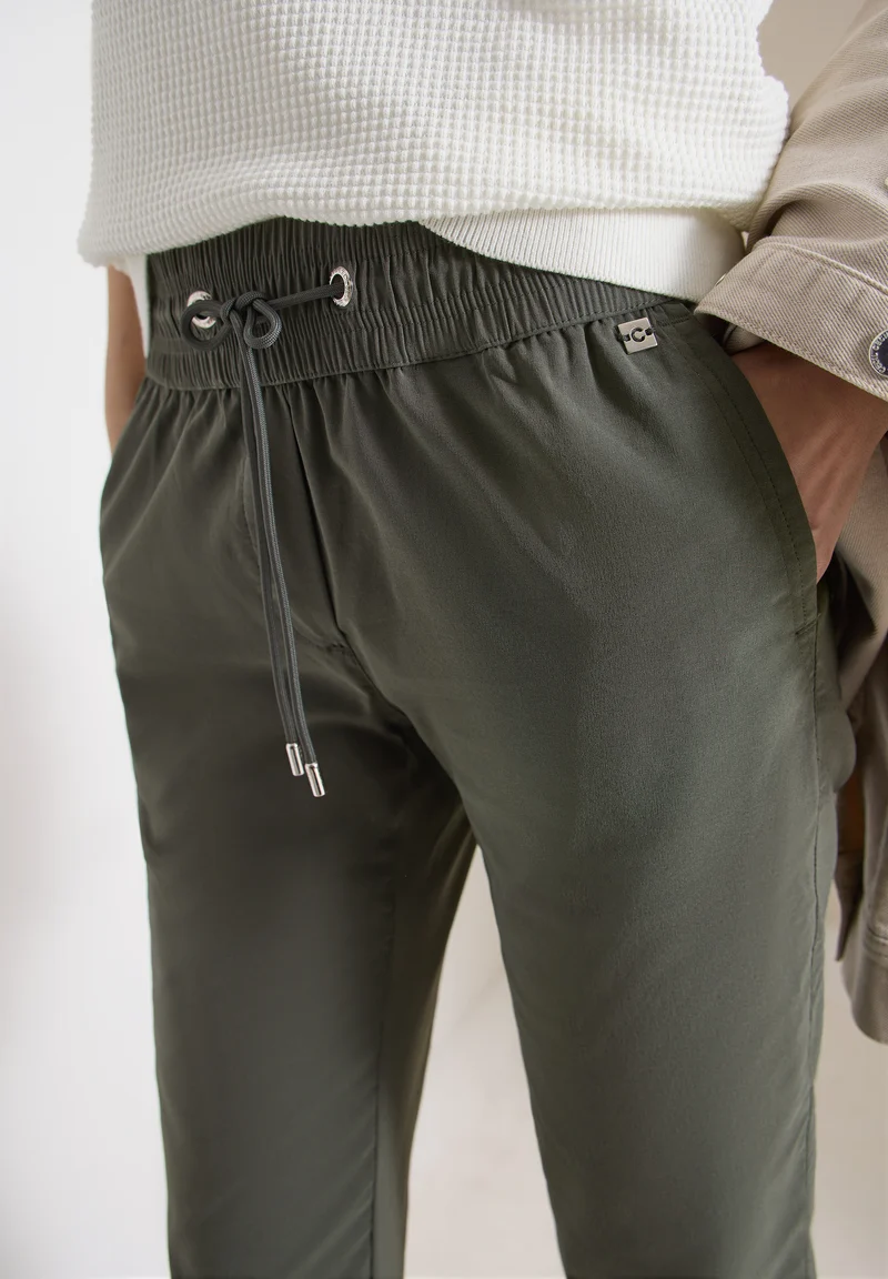 7/8 Mid Waist Slim Leg Hose im Casual Fit
