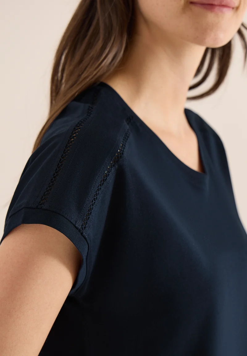 T-Shirt mit V-Neck und Spitzendetail