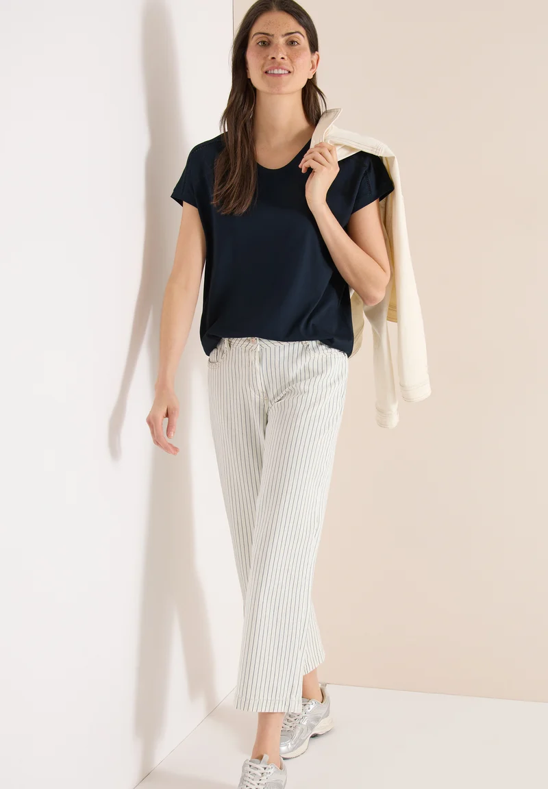 T-Shirt mit V-Neck und Spitzendetail