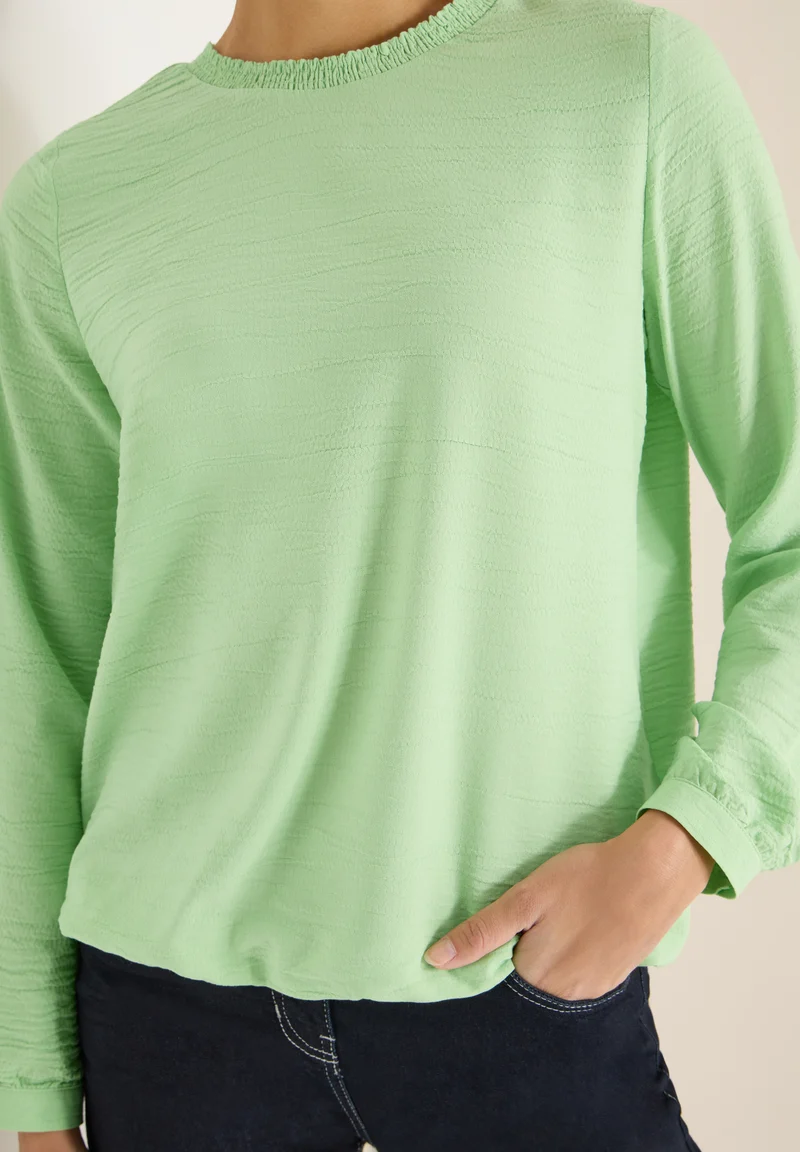 Bluse mit Smock-Ausschnitt
