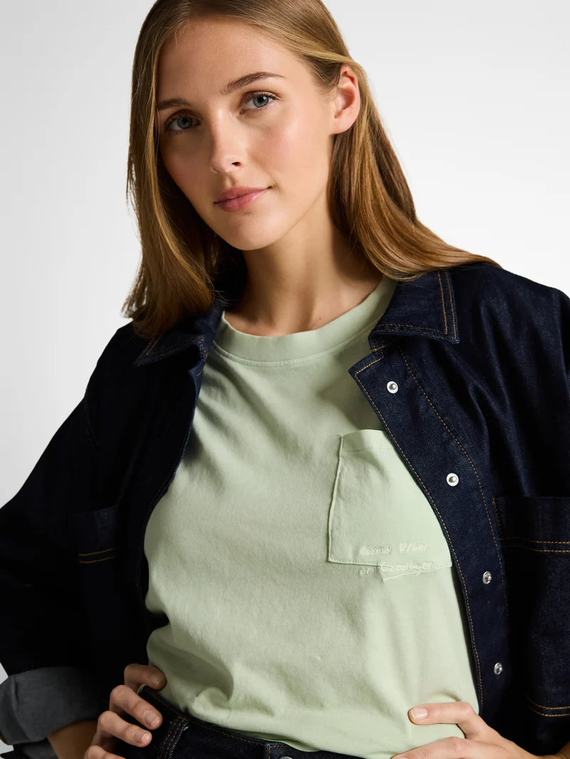 Boxy Fit T-Shirt mit Brusttasche