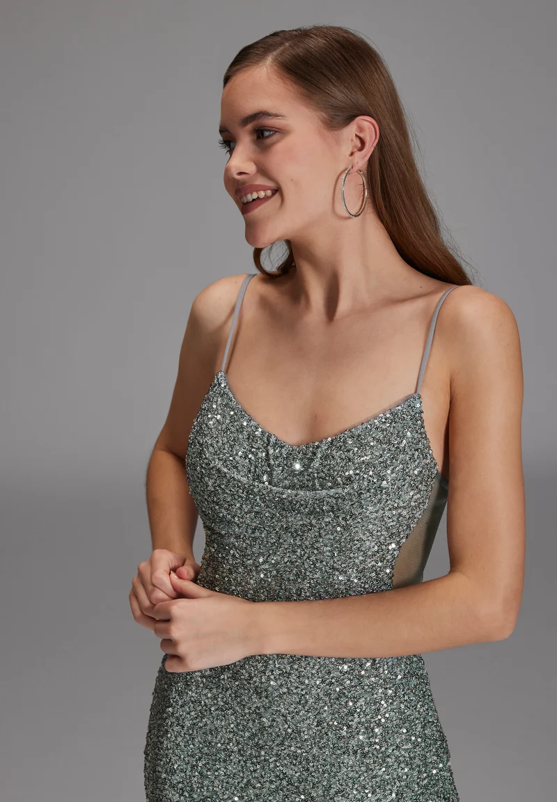 Slipdress mit transparenter Rückenpartie