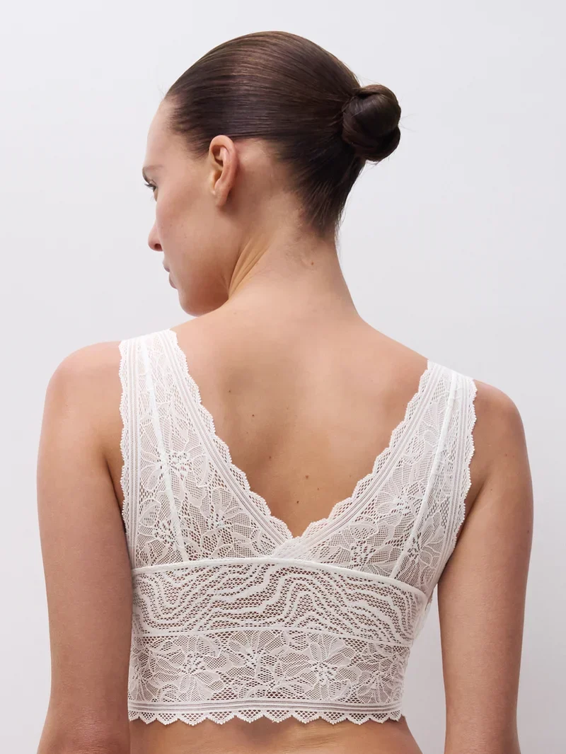 Chantelle – Floral Touch – Bügelloser Triangel-BH aus Schaumstoff in Milch