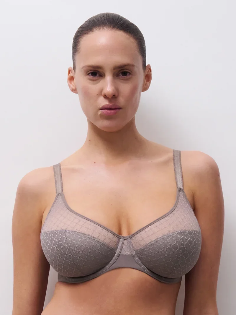 Chantelle EasyFeel – Norah Chic – Bedeckender, geformter BH in Bronzetaupe