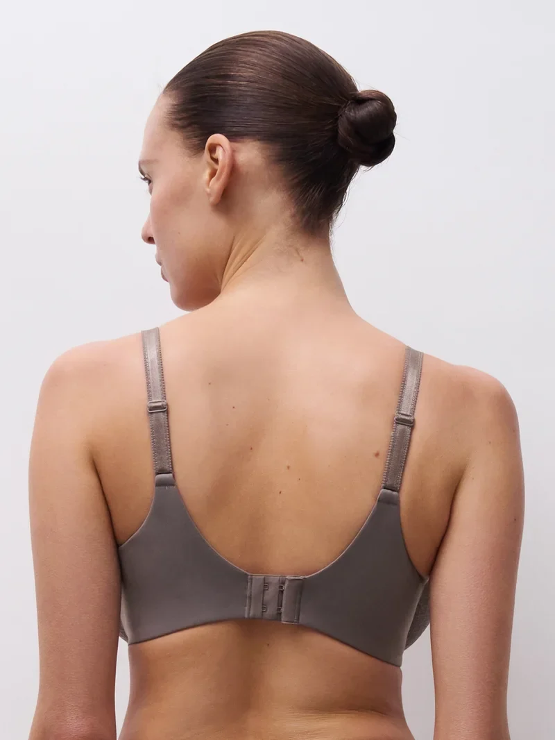 Chantelle EasyFeel – Norah Chic – Bedeckender, geformter BH in Bronzetaupe
