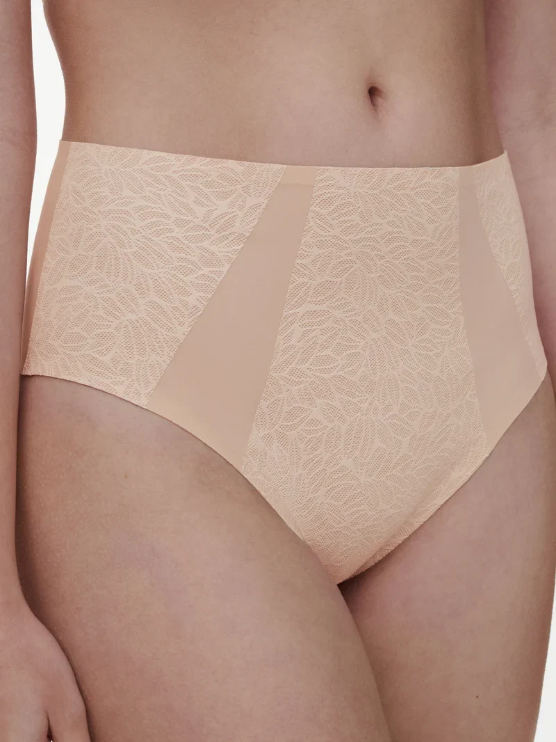 Chantelle - Hoch taillierter, stützender Slip aus reiner Spitze in Goldbeige