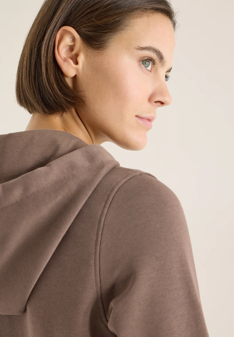 Hoodie mit Stickerei