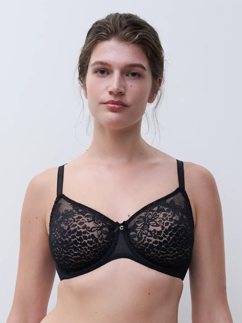 Chantelle - Maris Sehr bedeckender geformter BH in Schwarz