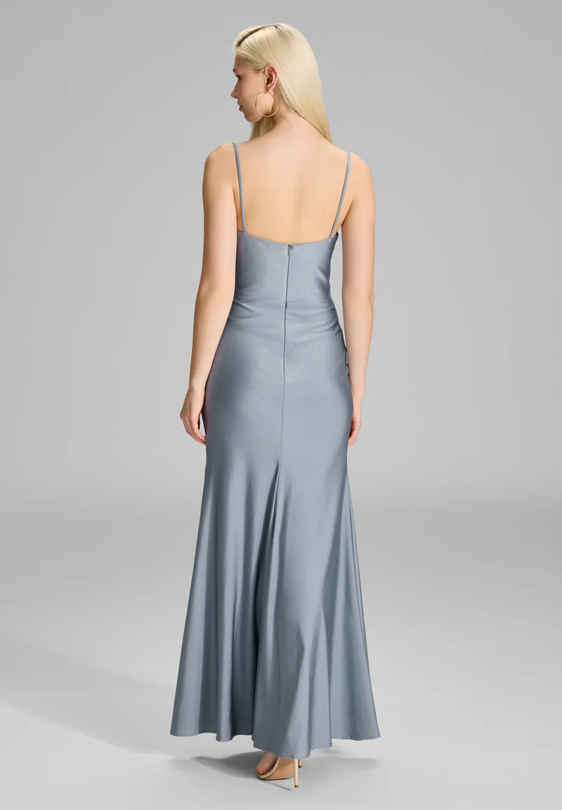 Figurbetontes Jerseykleid mit feinen Raffungen