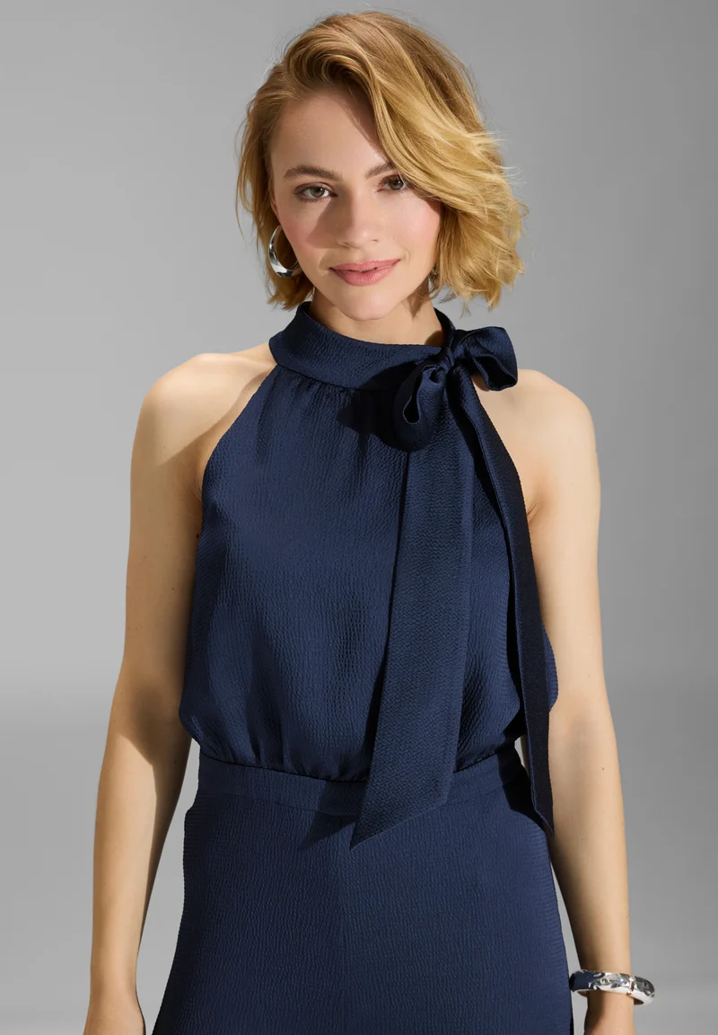 Jumpsuit mit Schluppe aus gehämmertem Satin