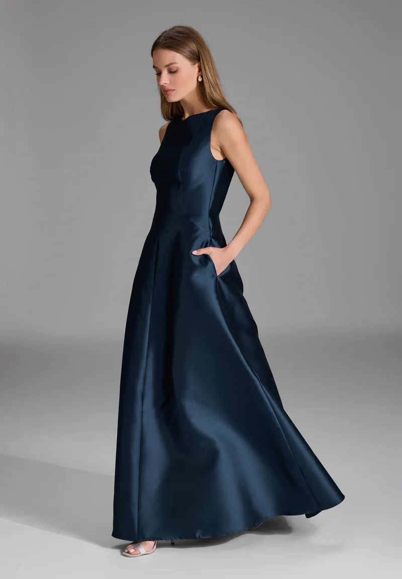 Robenartiges Abendkleid mit Eingrifftaschen