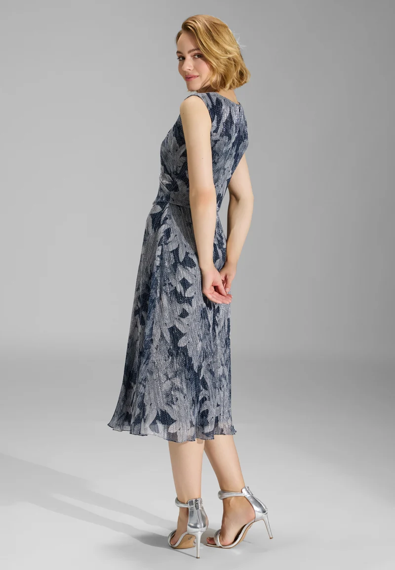 Plissiertes Kleid mit Metallicfäden