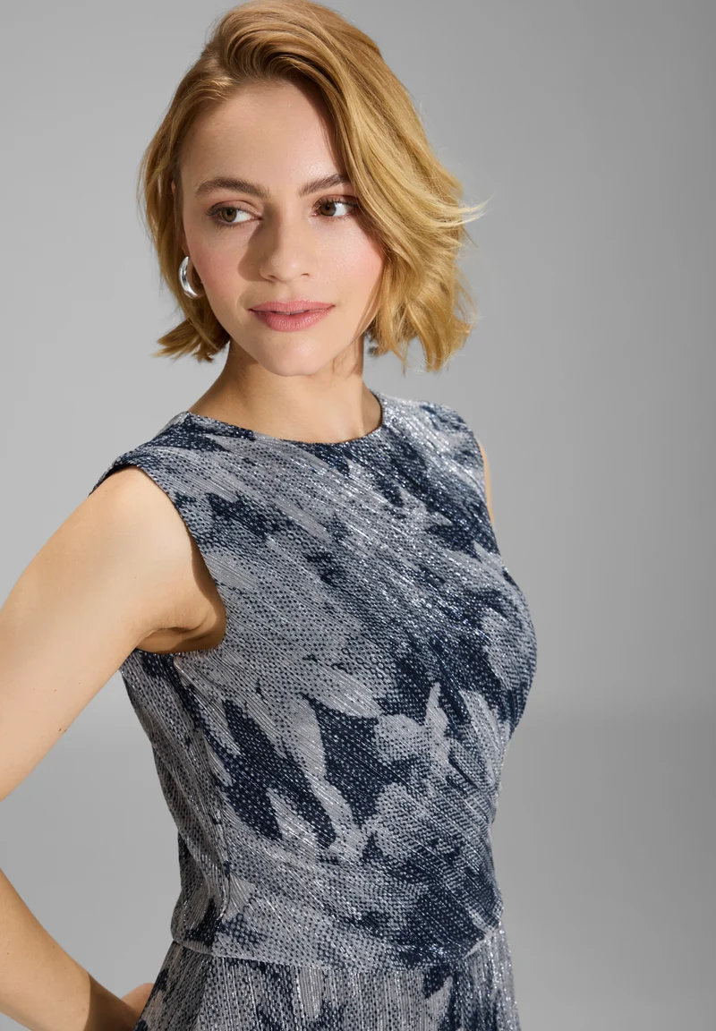 Plissiertes Kleid mit Metallicfäden