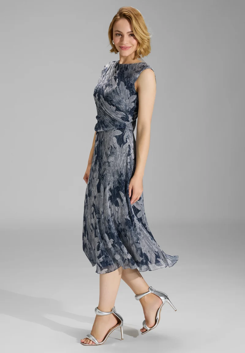 Plissiertes Kleid mit Metallicfäden