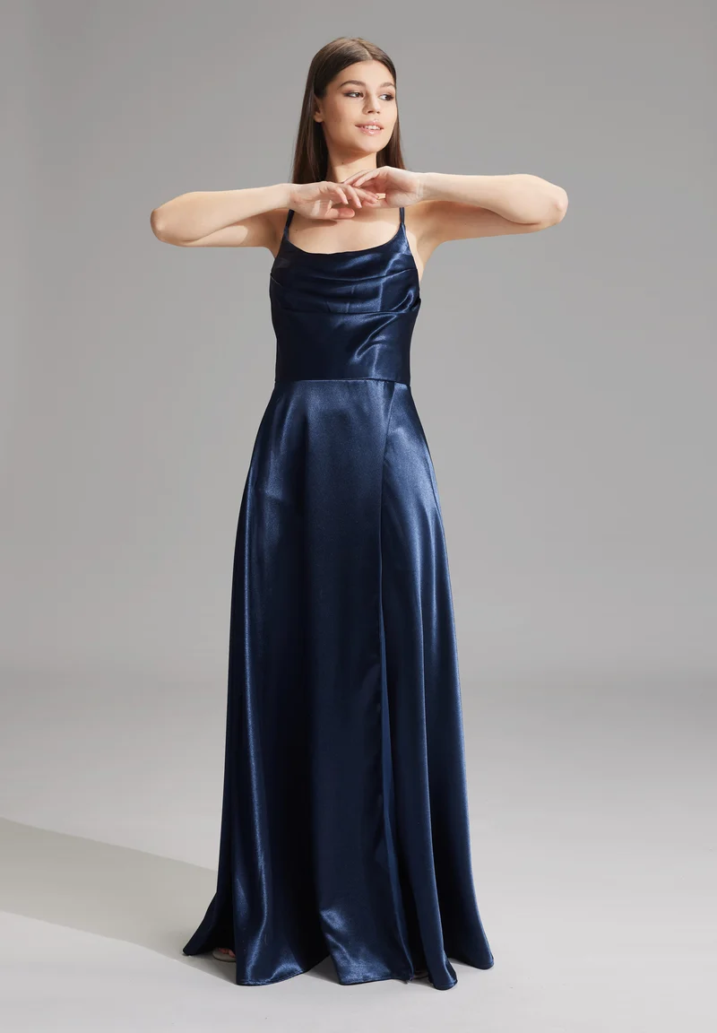 Satin-Abendkleid mit Gehschlitz