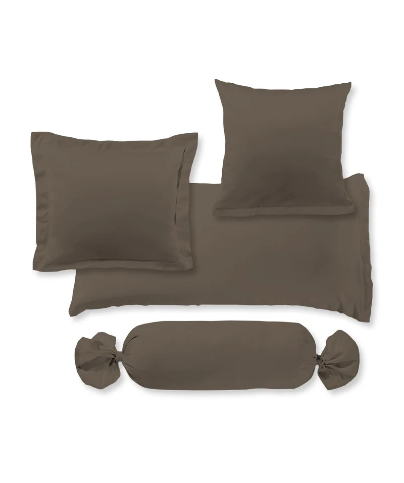 S-009100 | colours | fleuresse | Mako Satin Kissenhüllen und Nackenrolle in Dunkelbraun | 8031 ESPRESSO | 100% Baumwolle | 4043202469202