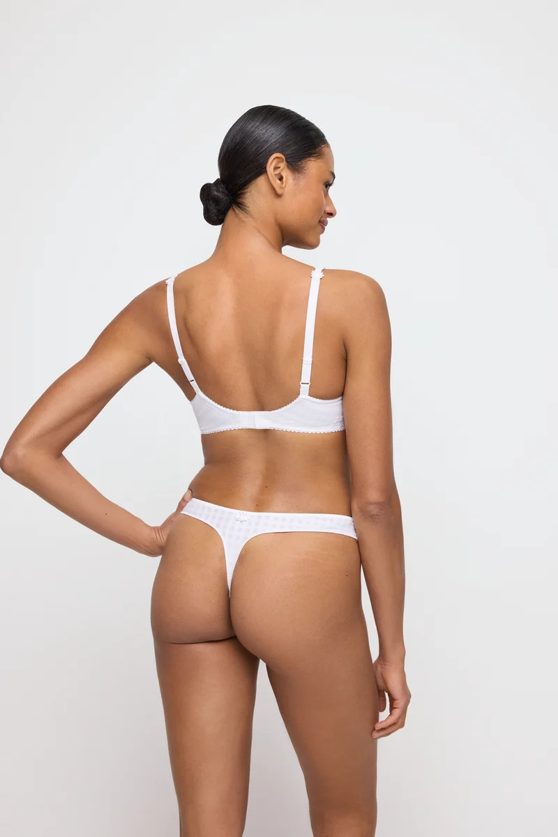 AVERO weiss String