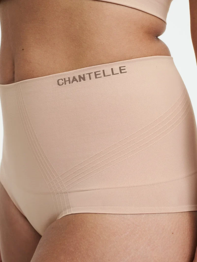 Chantelle – Smooth Comfort Sculpting High-Waist Full Slip Sirocco