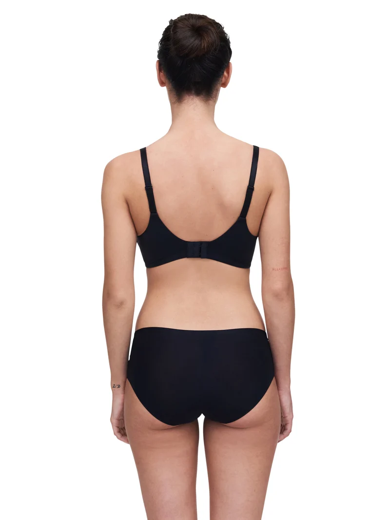 Chantelle Easyfeel - Norah Bedeckender, geformter BH in Schwarz