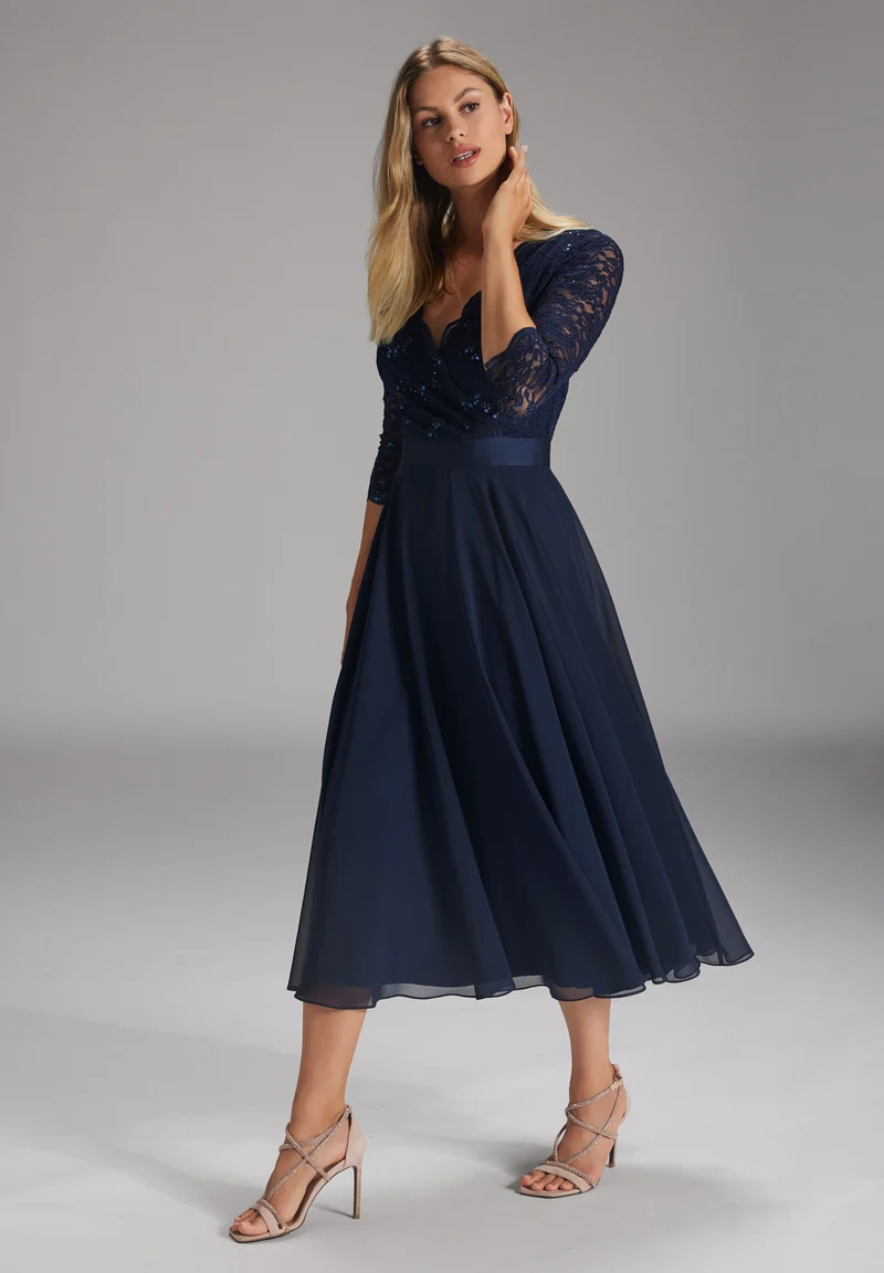 Cocktailkleid aus Material-Mix