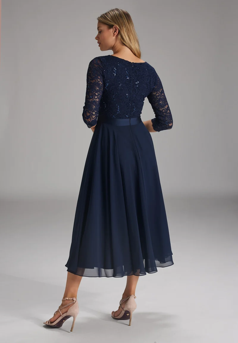 Cocktailkleid aus Material-Mix