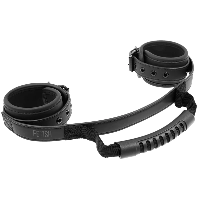 FETISH SUBMISSIVE – Handschellen aus veganem Leder mit Neopren-Futter & Griff